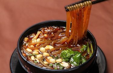 成都小吃肥腸粉搭配“鍋盔”，一個(gè)鍋盔3兩肉！