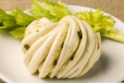 面食如此做才簡單，不發(fā)面、不用煮，比饅頭好吃，比花卷有嚼勁