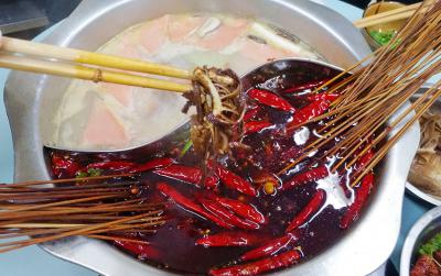 四川串串香技術(shù)培訓哪里好？蜀味緣菜品腌粉的配方教學